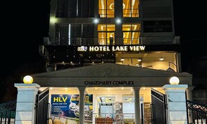 Hotel Lake View with a sign for The Indian Kitchen and Chaudhary Complex. - Hotel Lakeview Chhatarpur (Chhatarpur)