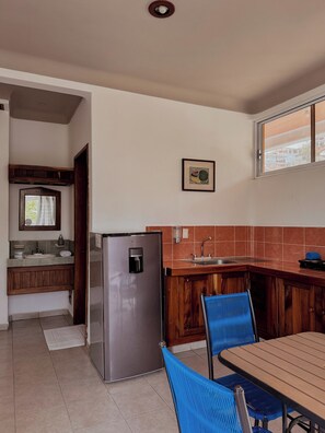 Comfort Studio, 1 King Bed | Private kitchenette - Los Angeles (San Pedro Pochutla)