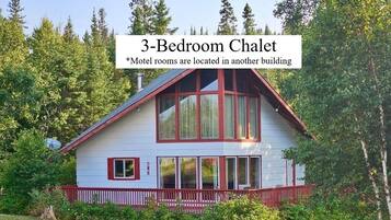 3-Bedroom Chalet with Kitchen (Non-Smoking, No Pets) | Wi-fi percuma, cadar katil