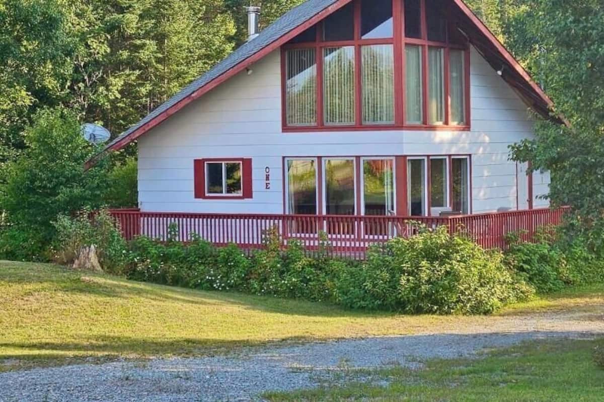 3-Bedroom Chalet with Kitchen (Non-Smoking, No Pets) | Wifi gratis y ropa de cama