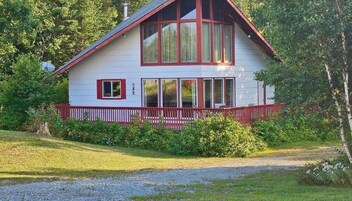 3-Bedroom Chalet with Kitchen (Non-Smoking, No Pets) | WiFi (free), bed sheets