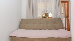 A room with a bed, a wooden door, and a window with sheer curtains. - Lovely apartment in Vir with WiFi (Vir)