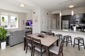 Dining - Skyline Serenity 2BR/2BA with Stunning City Views (Des Moines)