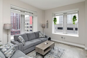 TV - Skyline Serenity 2BR/2BA with Stunning City Views (Des Moines)