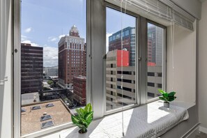 Interior - Skyline Serenity 2BR/2BA with Stunning City Views (Des Moines)