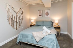 2 bedrooms, iron/ironing board, WiFi, bed sheets