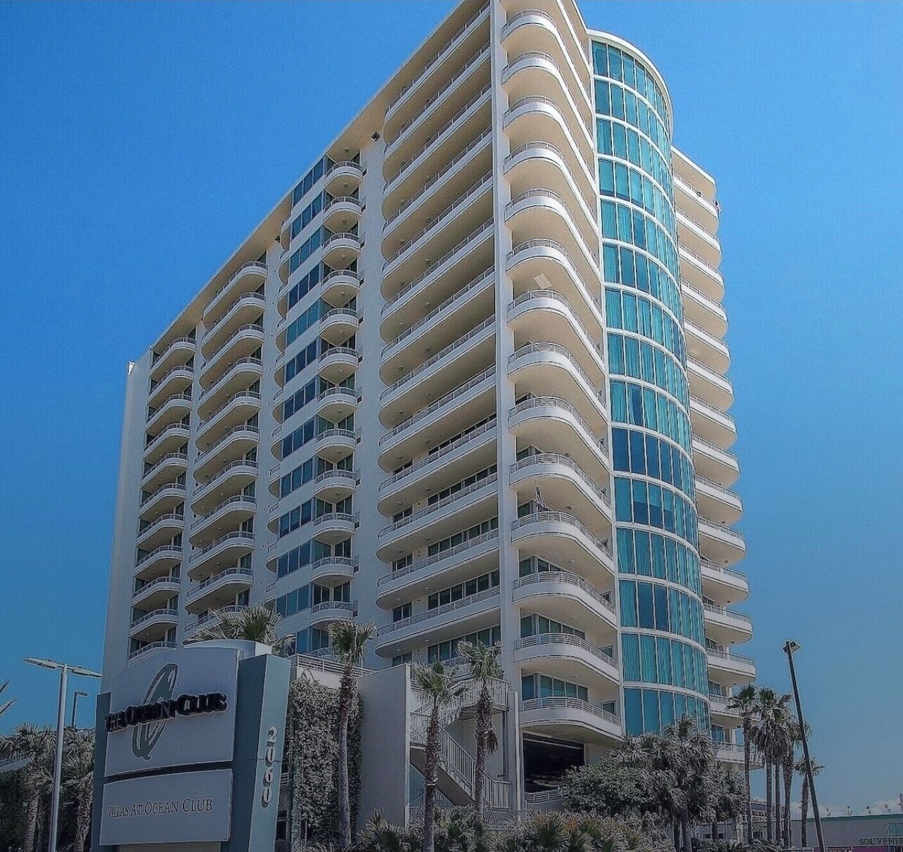 Relaxing Luxury 2-bedroom condo at the Ocean Club in delightful Biloxi