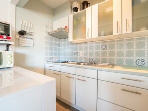 Fridge, microwave, oven, cookware/dishes/utensils