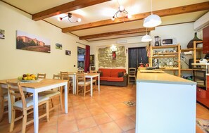 Smart TV - Pet friendly home in Laureana Cilento (Laureana Cilento)