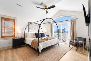 6 間睡房、書桌、熨斗/熨衫板、可攜式嬰兒床