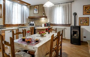 Dining - Lovely home in Pontemazzori with WiFi (Pontemazzori)