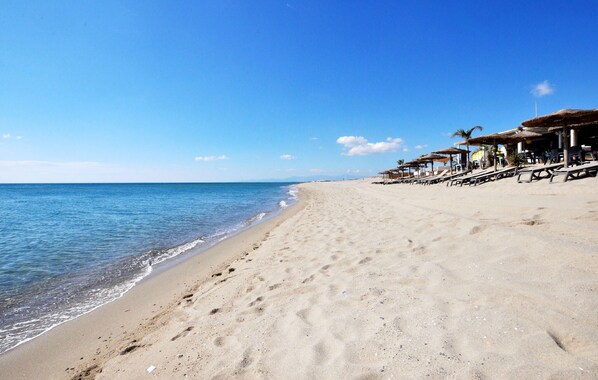 Beach - Gorgeous home in Alénya (Alénya)