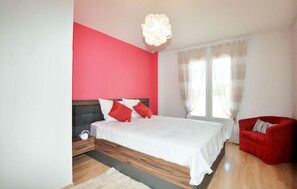 3 chambres, fer et planche à repasser, lit parapluie, Wi-Fi gratuit