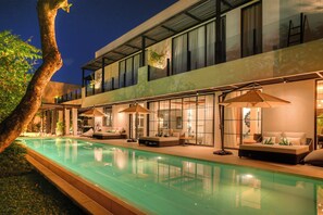 Villa de lujo | Piscina | Una piscina al aire libre