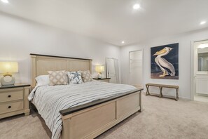 5 bedrooms, desk, iron/ironing board, free WiFi - Bright & Spacious Millville Home (Millville)