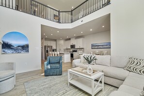 Smart TV, fireplace, video games, ping pong - Bright & Spacious Millville Home (Millville)