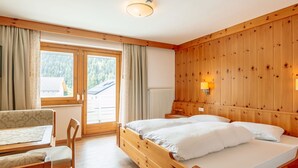 A wooden room with a bed, a desk, and a chair. - Apartment Nr. 7 by Interhome (Sulden)