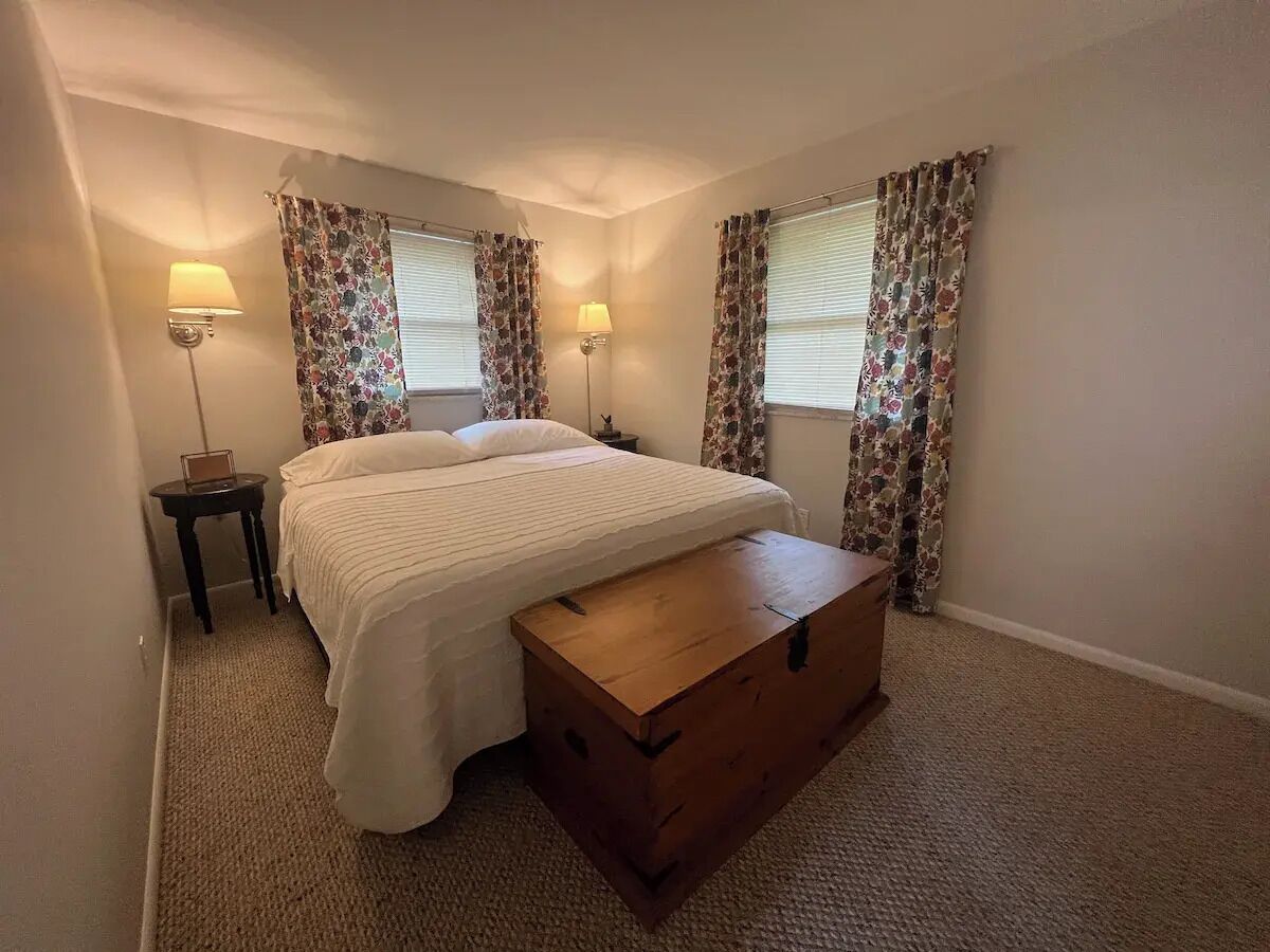 3 bedrooms, travel crib, WiFi, bed sheets