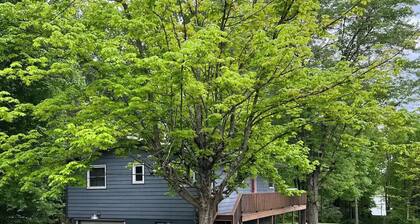 Lake front 3-bedroom house @ Rocky Fork Lake with Private Dock