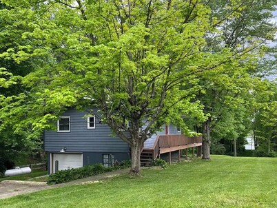 Lake front 3-bedroom house @ Rocky Fork Lake with Private Dock
