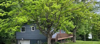 Lake front 3-bedroom house @ Rocky Fork Lake with Private Dock