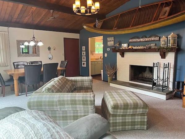 Smart TV, fireplace, DVD player, books