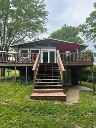 Lake front 3-bedroom house @ Rocky Fork Lake with Private Dock