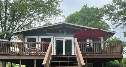 Lake front 3-bedroom house @ Rocky Fork Lake with Private Dock