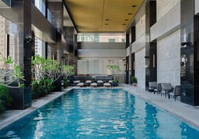 실내 수영장, 06:30 ~ 22:00 오픈, 일광욕 의자