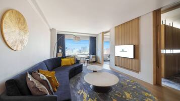 Suite Junior, 1 Tempat Tidur King, sudut (King) | Seprai antialergi, selimut bulu angsa, minibar, dan brankas