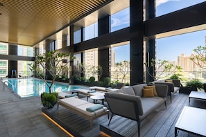 Outdoor pool, open 6:30 AM to 10:00 PM, sun loungers - Hotel Nikko Kaohsiung (Kaohsiung)