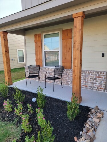 Spacious 5-bedroom house with AC, WiFi minutes from Texas A&M University 