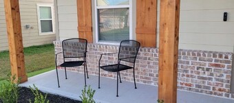 Spacious 5-bedroom house with AC, WiFi minutes from Texas A&M University 