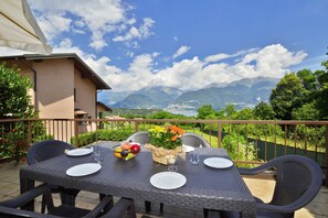 Outdoor dining - Dalia, Colico, Italy (Colico)