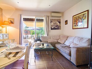 TV, DVD player - Villa Les Genêts by Interhome (Montauroux)