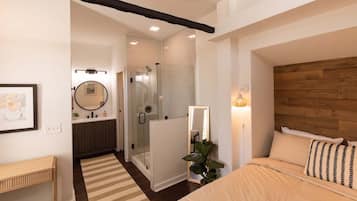 1 bedroom, desk, WiFi, bed sheets