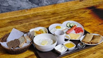 Esmorzar diari continental gratuït