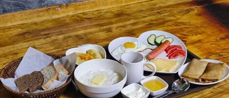 Free daily continental breakfast