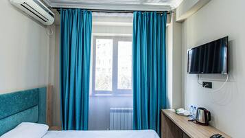 Habitació estàndard, vistes a la ciutat | 2 dormitoris, decoració individual, mobiliari individual i escriptori