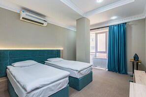 2 Schlafzimmer, individuell dekoriert, individuell eingerichtet