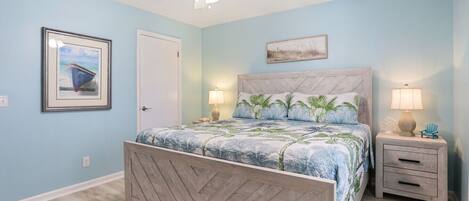 2 室のベッドルーム、デスク、アイロン / アイロン台、旅行用ベビーベッド