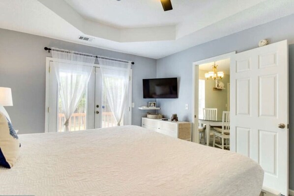 4 habitaciones, tabla de planchar con plancha y cuna de viaje 