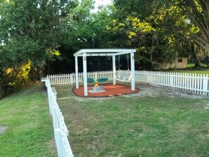 Property grounds - The Turtle Pond Oasis (Savannah)