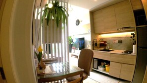 Apartment, 1 Bedroom, Accessible, Balcony | Dining