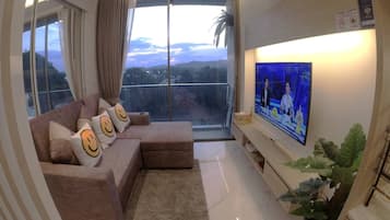 Condo, 1 Bedroom, Accessible, Balcony | Living area