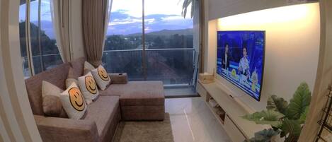 Condo, 1 Bedroom, Accessible, Balcony | Living area