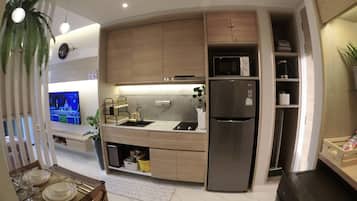 Condo, 1 Bedroom, Accessible, Balcony | Private kitchen