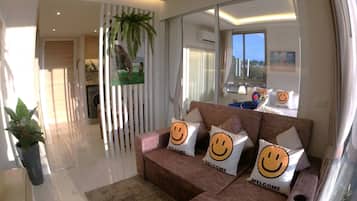 Condo, 1 Bedroom, Accessible, Balcony | Living area