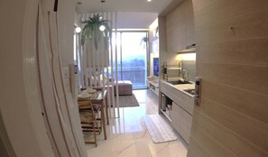 คอนโด, 1 ห้องนอน, พร้อมสิ่งอำนวยความสะดวกสำหรับผู้พิการ, ระเบียง | ภายใน