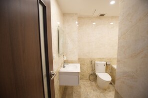 Standard-Apartment | Badezimmer